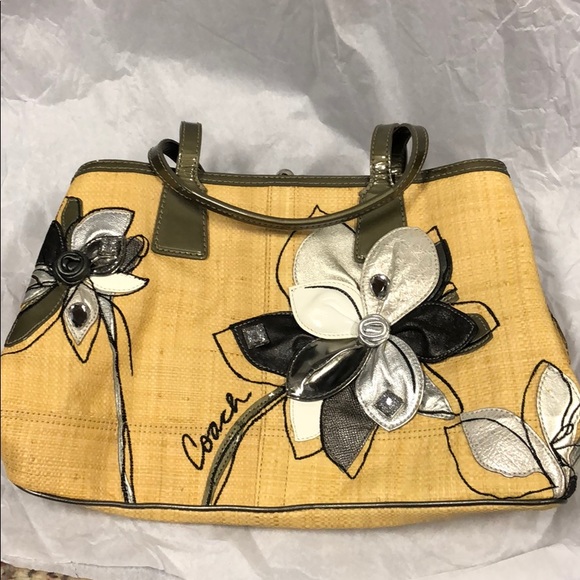 Coach Handbags - ❌SOLD ❌Coach Hampton Anniversary Floral Straw